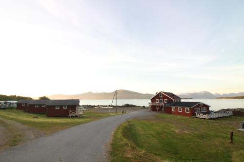 Toftenes Sjøhuscamping - Hotel - Alsvåg