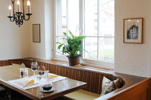Ресторан, Landgasthof Kreuz - Businessaufenthalt mit Wohlfuhlgarantie in Ольтен