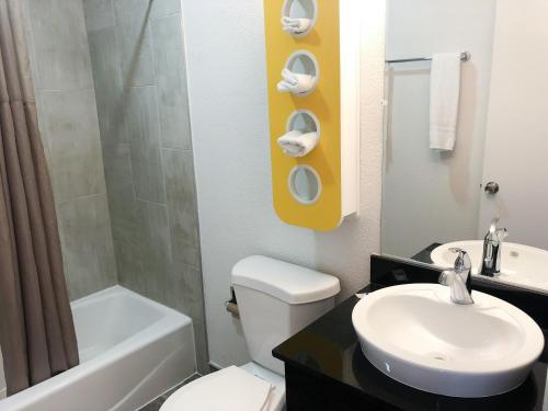 Motel 6-Fountain Valley CA - Huntington Beach Area - image 2