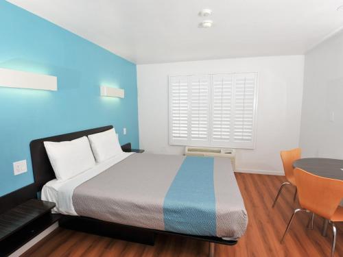 Motel 6-Fountain Valley CA - Huntington Beach Area - image 7