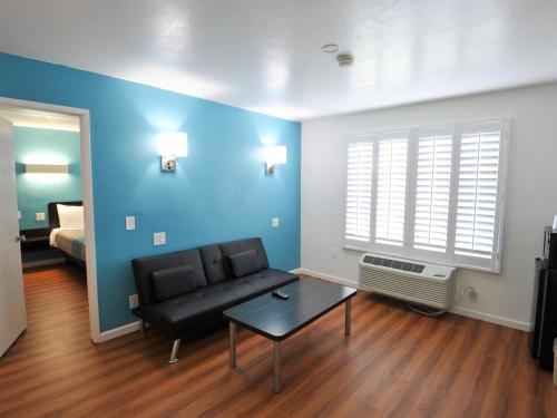 Motel 6-Fountain Valley CA - Huntington Beach Area - image 7