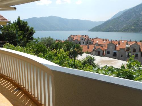 Lingkungan sekitar, Lorena Rooms in Risan