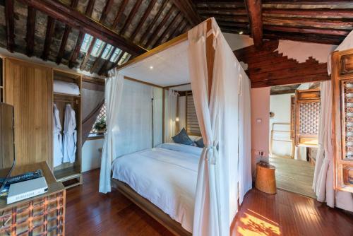 146797574 Dali Old Courtyard Boutique Inn