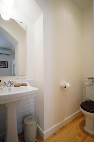 Casas de Sao Bento Casas de São Bento is a popular choice amongst travelers in Lisbon, whether exploring or just passing through. Both business travelers and tourists can enjoy the propertys facilities and services. S