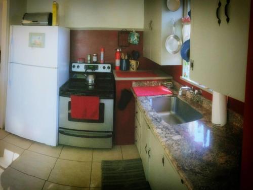 Cozy Muir Cottage - In Town - Pet Friendly in Lone Pine (CA)