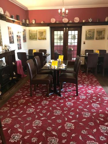 Barons Court Hotel - image 6