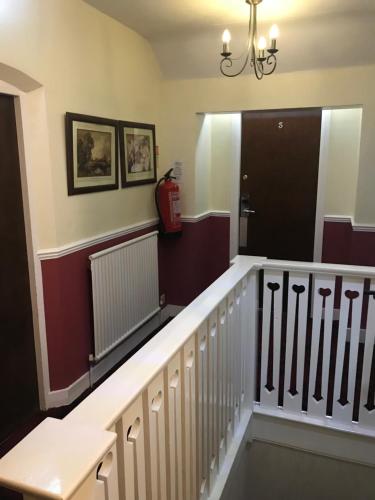 Barons Court Hotel - image 4