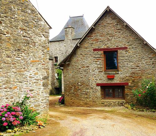The Breton Apartment at Chateau Le Mur in Maure-de-Bretagne