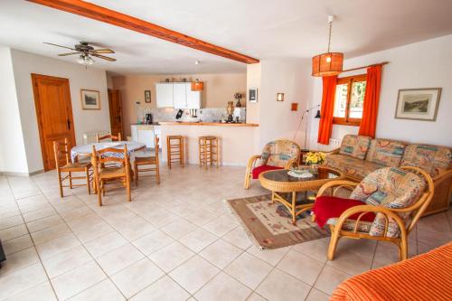 La Perla - sea view villa with private pool in Moraira - image 4