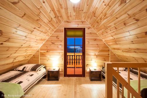2 bedrooms, 5 beds
