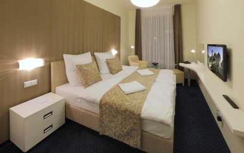 1 queen bed
