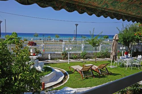 Villa Fofo - Beautiful Sea Front Villa with 650m2 garden Chalkidiki