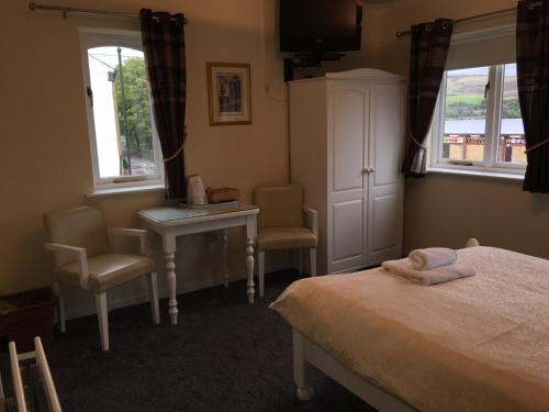 Lake Lounge Rooms in Smithybridge