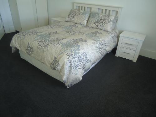 1 double bed, 1 twin bed