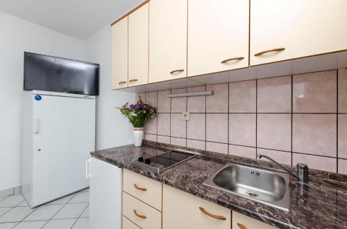 Apartments Grozdana - image 13