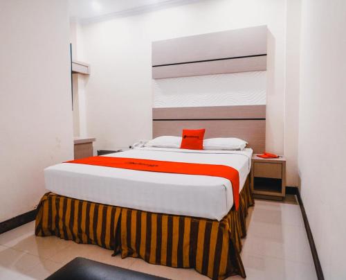 Reddoorz Plus near Makassar Town Square