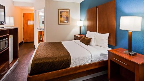 Best Western Plus Richmond Airport Hotel