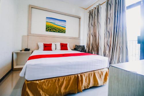 RedDoorz Plus near Sultan Hasanuddin Airport