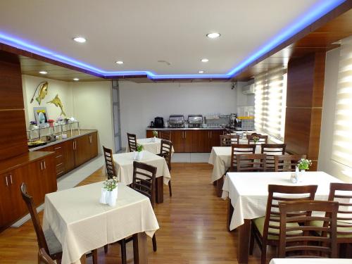 Lifos Hotel - image 2