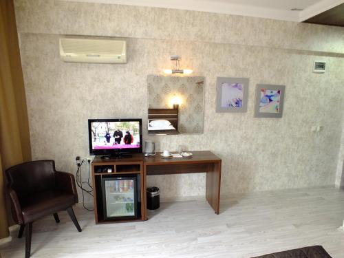 Lifos Hotel - image 6