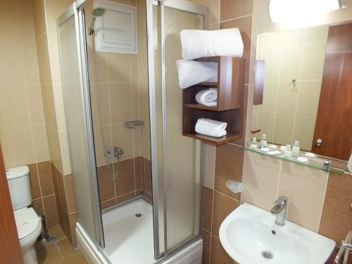 Lifos Hotel - image 2