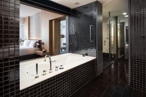 G Hotel