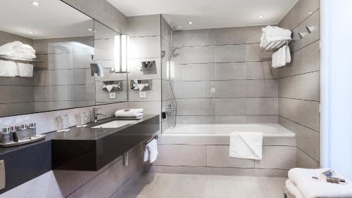 room detail thumbnail 2