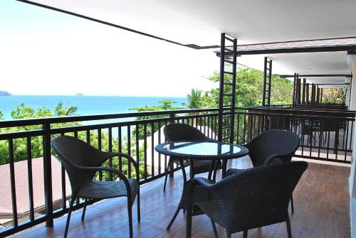 balkon/terasa, Altamare Dive and Leisure Resort in Batangas