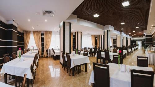 Restorāns, Lisova Pisnia Resort Hotel in Truskavets