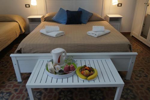 1 king bed, 1 twin bed, 1 sofa bed