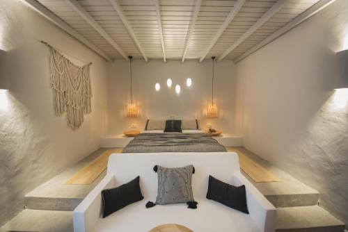 Classic Room (Land or Street Side) image 2