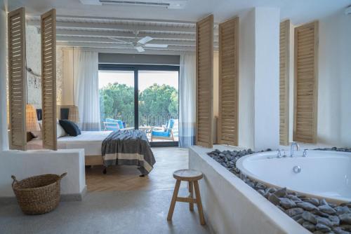 Deluxe Room image 3