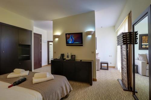 1 double bed, 1 sofa bed