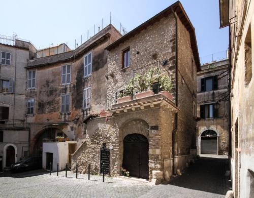 Entrance, Torre Sant'Antonio in Tivoli
