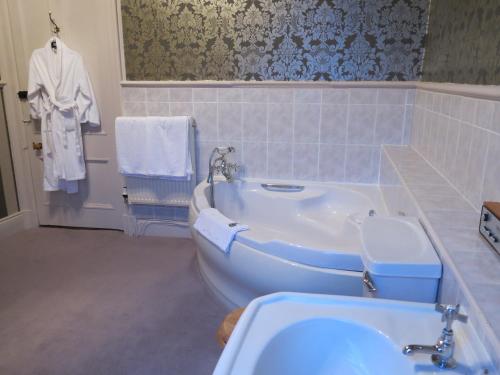 Pitlochry Dundarach Hotel - image 4