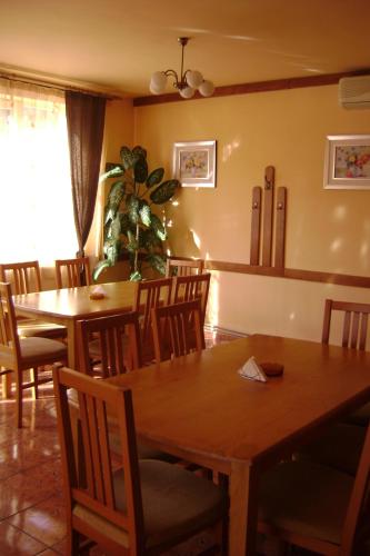 Restoran, Pensiunea Cionca str 1 Decembrie 1918 nr 466 in Gilau