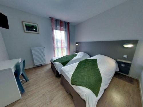 1 double bed, 1 twin bed, 1 bunk bed