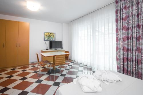 Piazzi House Set in a prime location of Sondrio, Piazzi House puts everything the city has to offer just outside your doorstep. Offering a variety of facilities and services, the hotel provides all you need for a 