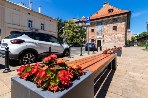 Cracow Best Location Apartment - image 2