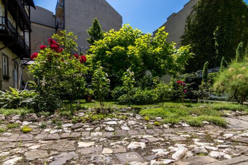 Cracow Best Location Apartment - image 6