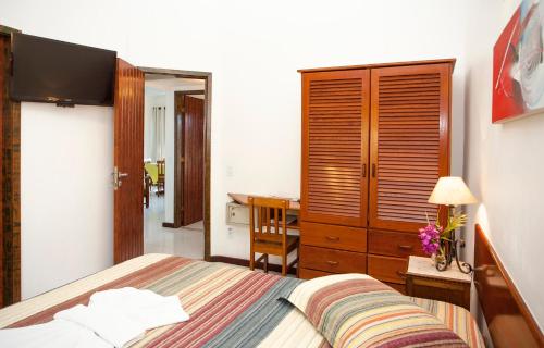 La Boheme Hotel e Apart Hotel Stop at La Boheme Hotel e Apart Hotel to discover the wonders of Buzios. The hotel offers a high standard of service and amenities to suit the individual needs of all travelers. Service-minded staff w