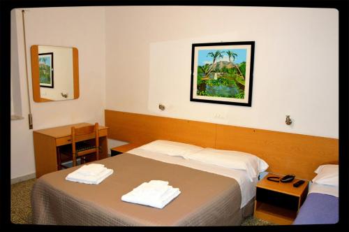 3 twin beds