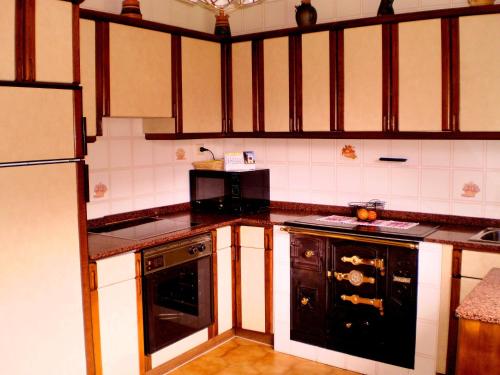 Kitchen, Apartamentos Huerta Carua I y II in Villamayor