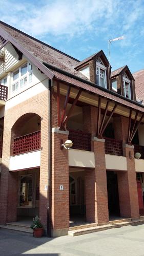 VárLak Apartman - image 10