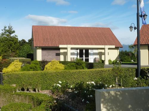 A Touch of Tuscany at Hillsborough - Apartment - New Plymouth