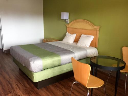 Motel 6-Parkersburg WV - main image