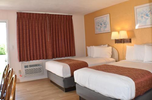 Blue Water Motel - image 3