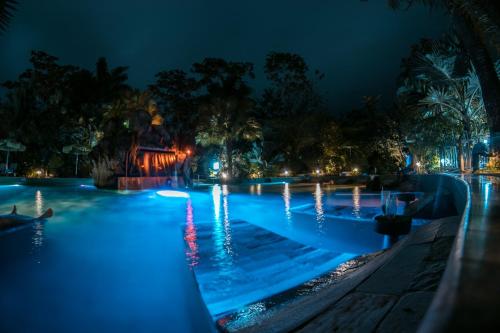 מרחצאות חמים, Paradise Hot Springs - Thermal Water & Volcano Views in לה פורטונה