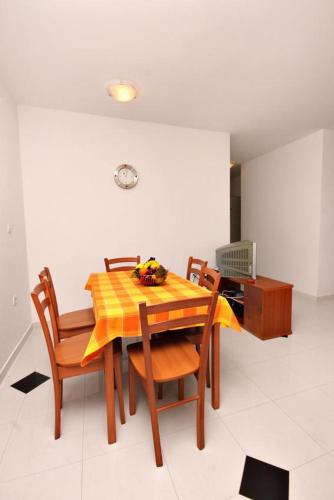  Apartment Njivice 5295a in Njivice