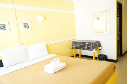 room detail thumbnail 2